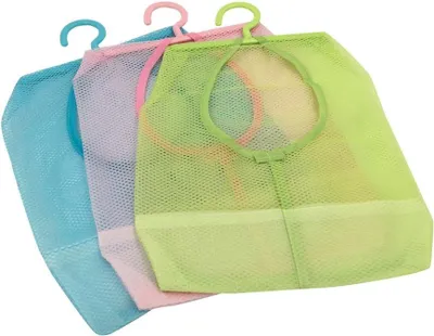 Produktbild von 3er-Pack Wäscheklammerbeutel aus hochwertigem PP und Polyester mit strapazierfähigem Netzgewebe – L 31 cm × B 20 cm. Jeder Beutel verfügt über einen integrierten Kleiderbügel zum praktischen Aufhängen hinter Türen oder an Haken. Ideal zur Aufbewahrung von Wäscheklammern, aber auch zum schonenden Trocknen von Unterwäsche, Socken, BHs oder Feinwäsche. Dank offener Netzstruktur trocknet alles schnell und hygienisch. Die farblich abgestimmten Varianten Blau/Grün/Rosa unterstützen die Ordnung im Bad, in der Küch