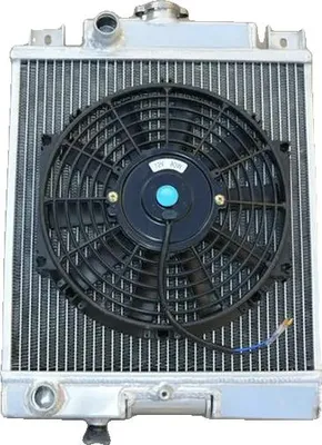 Immagine prodotto di Radiatore in alluminio, dimensione nucleo 40 mm, 2 file, ingresso/uscita 28 mm, ventola universale inclusa, compatibile con cambio manuale