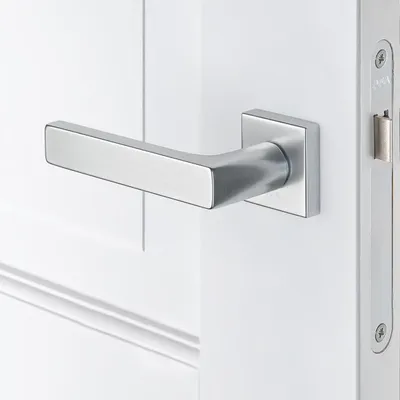 Produktbild von AXA Türbeschlagset für Innentüren - Klickfeder - Türgriff aus Aluminium - Türgriff mit quadratischer Rosette