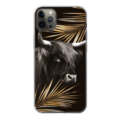Produktbild von MuchoWow® Handyhülle Schutzhülle Hülle für iPhone 13 Pro Max Schottischer Highlander - Blätter - Gold Silikon Softcase Handy Hülle - Mobiltelefon