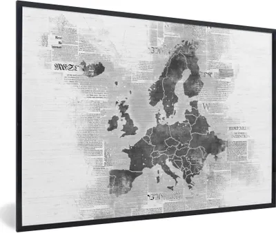 Produktbild von MuchoWow® Gerahmtes Poster Europakarte auf Zeitungspapier - schwarz und weiß 90x60 cm - Poster mit Schwarzem Bilderrahmen Wandposter Rahmen Foto Bilder - Fotorahmen - Foto-Plakat