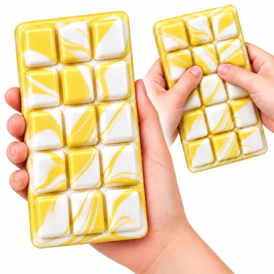 Produktbild von Squishy Schokoladentafel Swirl – Gelb-Weiß marmoriert – Fidget Toy, KI-generiertes Bild