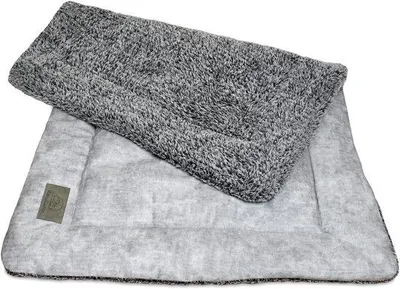 Produktbild von Famanu Hundematte 48 x 30 cm - Waschbare, bequeme Hundedecken für Zuhause und unterwegs