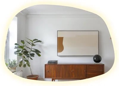 Produktbild von Großer Freiform Spiegel LED 78,5 x 57 cm – Rahmenlos – Neutralweiß – Zeitgemäßes Interieur