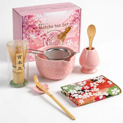 Obrázok produktu pre Sada na prípravu matcha, 8-dielna: keramická miska, bambusová metlička (chasen), držiak na metličku, lyžička, sitko, látka, ružová farba s motívom čerešňových kvetov