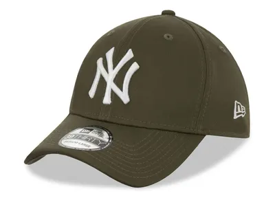 A green New Era 39THIRTY cap with a white New York Yankees logo.