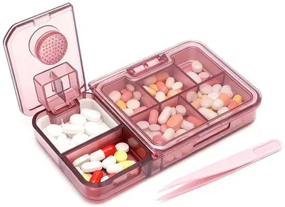 Immagine prodotto di Tagliacompresse con contenitore - Pratico tagliacompresse per una somministrazione sicura dei farmaci
