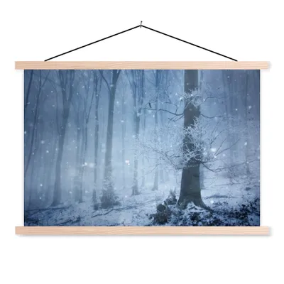 Produktbild von MuchoWow® Textilposter Wald - Winter - Schnee 60x40 cm mit holzfarbenen Rahmen - Bilder
