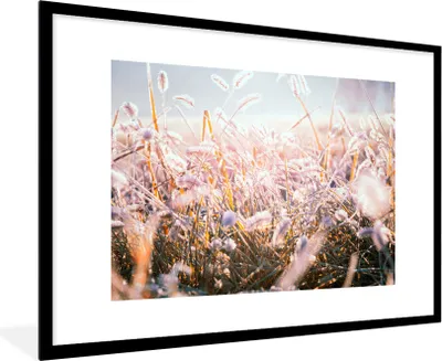 Produktbild von MuchoWow® Gerahmtes Poster Gras - Sonne - Winter - Schnee 90x60 cm - Poster mit Schwarzem Bilderrahmen Wandposter Rahmen Foto Bilder - Wanddekoration - Fotos