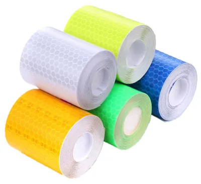 Produktbild von Weidebach® Selbstklebendes Reflektorband im Set, 3 Rollen à 3 m und 10 Reflektoraufkleber, starker Halt, hohe Reflexion (ca. 100 m breit), Sicherheit im Dunkeln, Reflektorband für Personen und Fahrzeuge