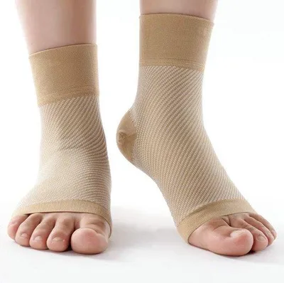 Immagine prodotto di Calzini antiscivolo a compressione per lesioni ai piedi e sollievo dal dolore - Calzini protettivi alla caviglia beige (M)