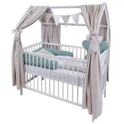 Produktbild von Baby-Delux Hausbett Kinderbett Gitterbett weiß 60x120 Beißschienen Matratze Bett Set Waffelpique Musselin Shiny Teddy Beige Mint