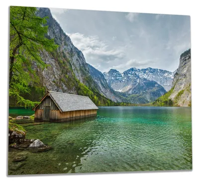 Produktbild von Wallario Herdabdeckplatte aus Glas, Größe 60 x 52 cm 1-teilig, Motiv Berghütte an See