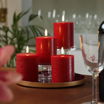 Produktbild von LED Kerzenset PIA - Rustik-Optik - H: 10cm - inkl. Batterien und Fernbedienung - rot - 4er Set