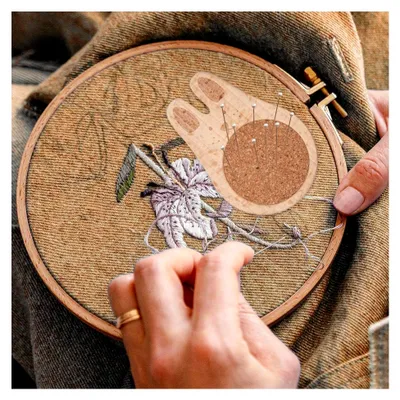 Produktbild von Niedliches Nadelkissen zum Nähen | Tierischer Holznadelhalter mit 20 Nadeln | Tragbare Nadelversorgung für Stricknadeln und Stickfäden