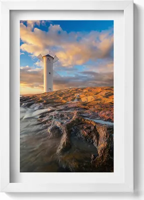 Produktbild von Leuchtturm auf der Ostsee– Wandbild mit Rahmen – Gerahmtes Bild  – Wanddekoration – 20x30 cm – Weiß