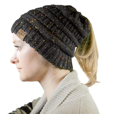 Produktbild von Strick Winter Beanie - Pferdeschwanz Mütze - mit Zopf Loch - Schwarz Gesprenkelt