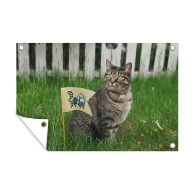 Obrázek produktu pro MuchoWow® Zahradní plakáty - Kočka - vlajka - tráva - plot - 60x90 cm - Zahradní dekorace