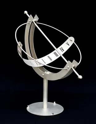 Zdjęcie produktu dla DanDiBo Zegar słoneczny ze stali nierdzewnej do ogrodu 70 cm Stal nierdzewna 96207 z kolumną Regulowany Odporny na warunki atmosferyczne Zegar ogrodowy Nowoczesny metal