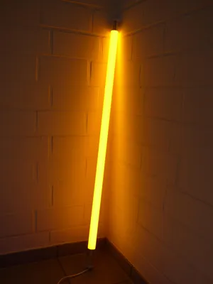 Produktbild von 5425 LED VISION Röhre matt 123cm schwarze Kappe Acryl Klammer Orange