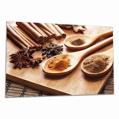Produktbild von Wallario Herdabdeckplatte aus Glas, Größe 80 x 52 cm 1-teilig, Motiv Kräuter und Gewürze auf Holzlöffeln