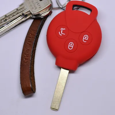 Produktbild von Auto Schlüssel Silikon Schutz Hülle Rot kompatibel mit Smart 451 Fortwo Cabrio Coupe 3 Tasten Funk Fernbedienung