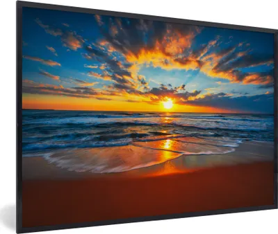 Produktbild von MuchoWow® Gerahmtes Poster Meer - Sonnenuntergang - Strand - Wolken - Orange 90x60 cm - Poster mit Schwarzem Bilderrahmen Wandposter Rahmen Foto Bilder - Fotorahmen - Foto-Plakat