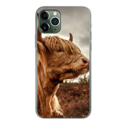 Produktbild von MuchoWow® Handyhülle Schutzhülle Hülle für iPhone 11 Pro Scottish Highlander - Strauch - Heidekraut Silikon Softcase Handy Hülle - Handy