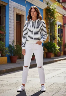 Produktbild von salzhaut Damen Sweatjacke SÖÖTE - RINGEL XXL Maritimer Kapuzenpullover Gestreift mit Zip – Kuschelige Kapuzenjacke Regular Fit aus weichem Baumwoll-Mix – Designed in Hamburg