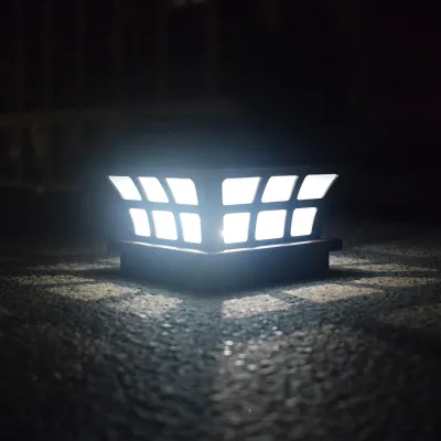 Zdjęcie produktu dla Oświetlenie dziedzińca energią słoneczną Zewnętrzne wodoodporne lampy ogrodzeniowe do ogrodów i tarasów Białe światło