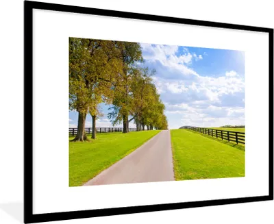 Produktbild von MuchoWow® Gerahmtes Poster Wolken - Bäume - Straße 90x60 cm - Poster mit Schwarzem Bilderrahmen Wandposter Rahmen Foto Bilder - Wanddekoration - Fotos