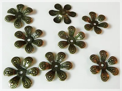 Produktbild von Vintageparts Perlkappen filigran antik Bronze Blüte 16 mm, 20 Stück