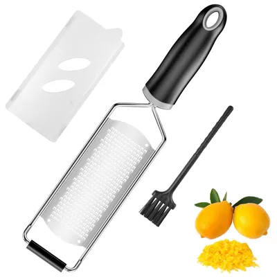 Produktbild von Käsereibe Muskatreibe Parmesanreibe - Edelstahl - 31,5 cm - Mit Schutzhülle und Reinigungsbürste