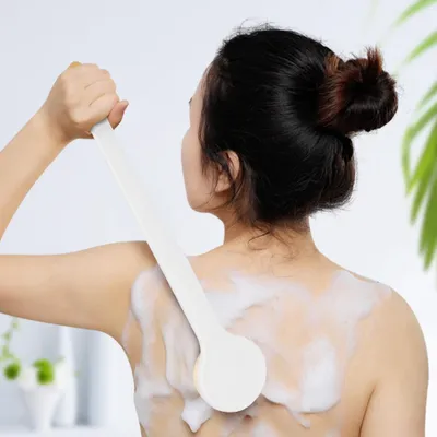 Zdjęcie produktu dla Szczotka do kąpieli z długim uchwytem i miękkim włosiem Szczotka do głębokiego oczyszczania skóry Peeling do ciała Szczotka pod prysznic biała