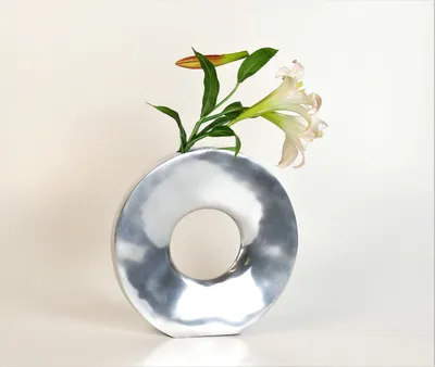 Produktbild von Aluminum Vase 'Rund' (Größe: L) - Dekoration, Blumenvase und Tischvase