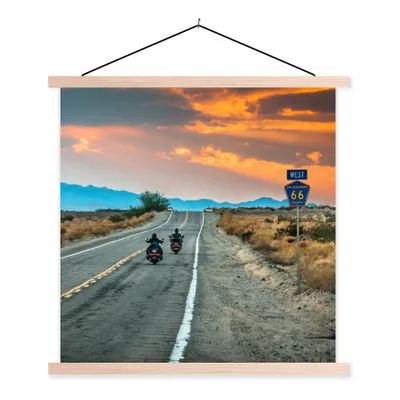 Produktbild von MuchoWow® Textilposter Zwei Motorräder auf der Route 66 120x120 cm mit holzfarbenen Rahmen - Textil-Poster