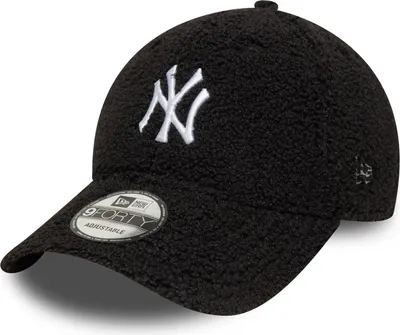 A black New Era 9Forty cap with a sherpa texture and the New York Yankees logo.
