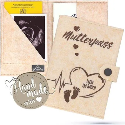 Produktbild von Famanu Passhülle für Mutterpass aus Filz mit Herz- und Fußmotiv - Grau
