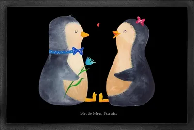 Produktbild von Mr. & Mrs. Panda Gummimatte Pinguin Pärchen 50 x 75 cm - Schwarz - Geschenk, fußmatte, Liebe, Hochzeit, Fußabstreifer, Schmutzmatte, Verknallt, Schmutzfangmatte