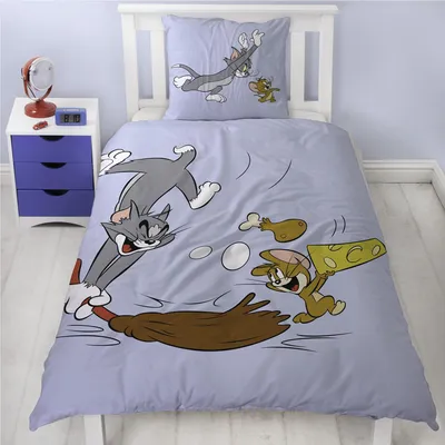 Produktbild von Tom und Jerry Kinderbettwäsche Set 135x200 80x80 cm in hellblau aus 100% Baumwolle mit Wendemotiv Mäusejagd