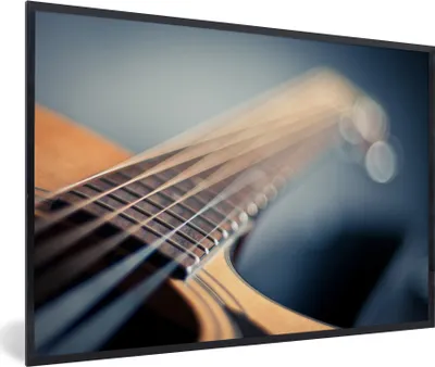 Produktbild von MuchoWow® MuchoWow® Gerahmtes Poster Nahaufnahme der Saiten einer akustischen Gitarre 60x40 cm - Poster mit zchwarzem Bilderrahmen - Printing - Wanddeko Schlafzimmer