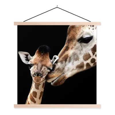 Produktbild von MuchoWow® Textilposter Giraffe - Tiere - Schwarz - Porträt - Tiere 120x120 cm mit holzfarbenen Rahmen - Textil-Poster