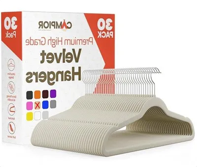 Obrázek produktu pro Sametové protiskluzové věšáky do šatny – 30 kusů – otočné o 360 stupňů – barva slonová kost