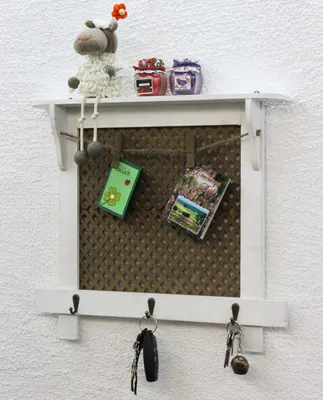 Zdjęcie produktu dla DanDiBo organizer ścienny drewniana tablica na klucze z półką tablica na notatki 12047 biała tablica na listy skrzynka na klucze shabby chic