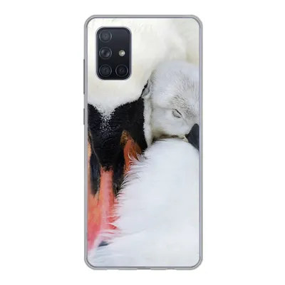 Produktbild von MuchoWow® Handyhülle Schutzhülle Hülle für Samsung Galaxy A51 Nahaufnahme eines Schwans mit Jungen Silikon Softcase Handy Hülle - Schutzabdeckung