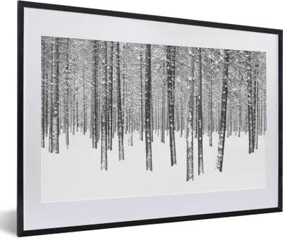 Produktbild von MuchoWow® MuchoWow® Gerahmtes Poster Tannenbäume im Schnee 60x40 cm - Poster mit zchwarzem Bilderrahmen - Schlafzimmer - Plakat in Rahmen - Drucken