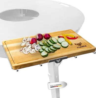 Produktbild von Feuerplatte- Universal BBQ Brett- & Besteckhalter inkl. Schneidebrett | Für Feuerplatten Grillplatten 5-15 mm Dicke | Aus Edelstahl & Eiche | Germany