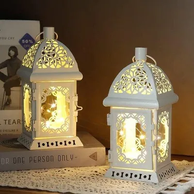 Produktbild von Famanu Laternen Set 2 Stück - 20 cm hohe, batteriebetriebene Metalllaternen mit LED-Licht