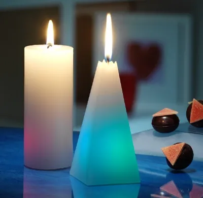 Produktbild von LED-Kerze Regenbogenkerze rund, 4er-Set mit automatischem Farbwechsel.