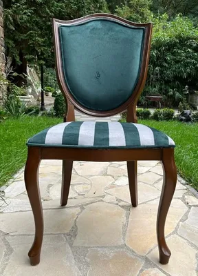 Produktbild von Casa Padrino Luxus Art Deco Esszimmer Stuhl Grün / Weiß / Braun - Eleganter Massivholz Stuhl mit Streifen - Art Deco Esszimmer Möbel